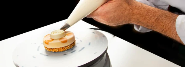 Pochage-patisserie-chef-meilleur-ouvrier-de-france-bg